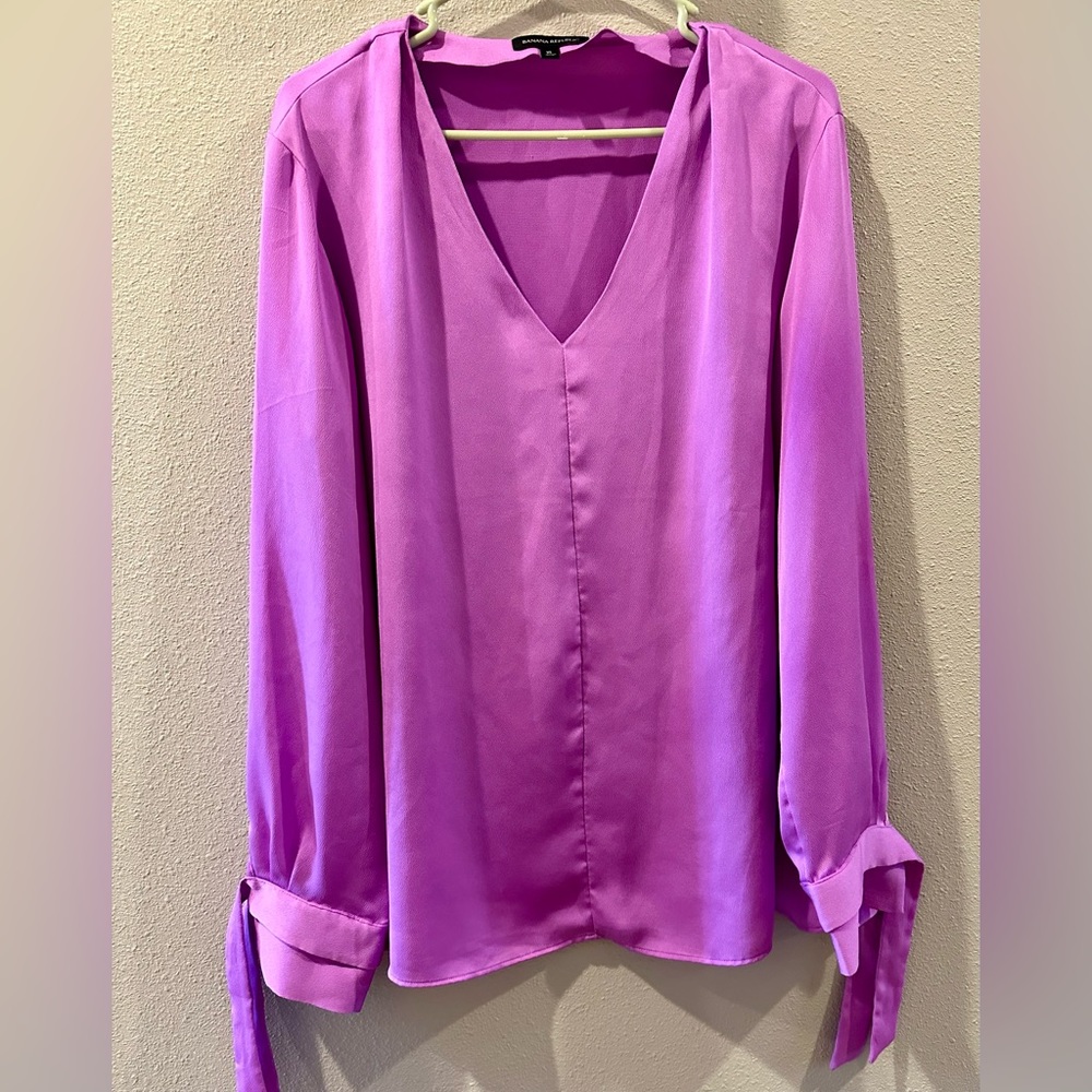 Banana Republic Crepe Blouse with ties at cuffs size XL